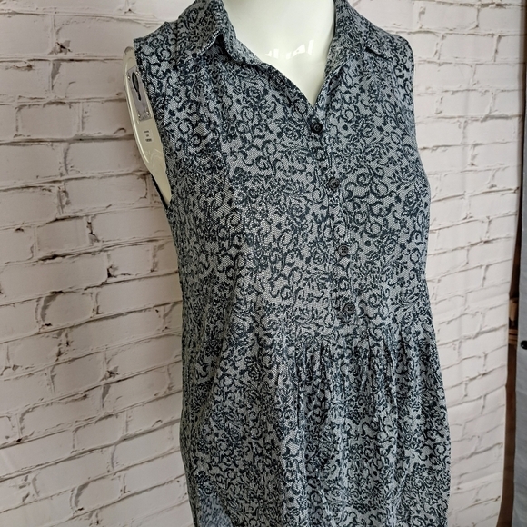 VICTORIA'S Secret Sleeveless High Low Top - Picture 2 of 9